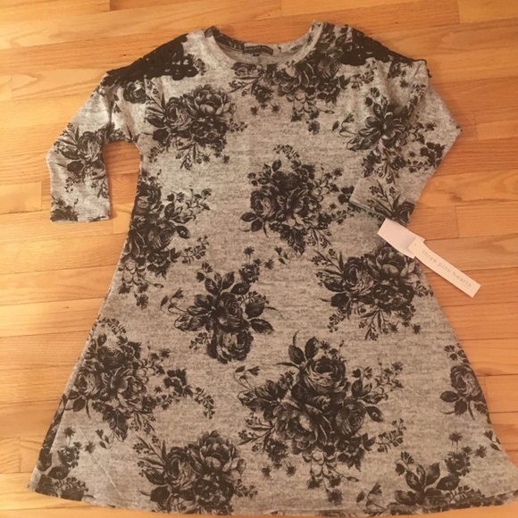 Brand new! Cute flowered dress NWT!! - Picture 7 of 8